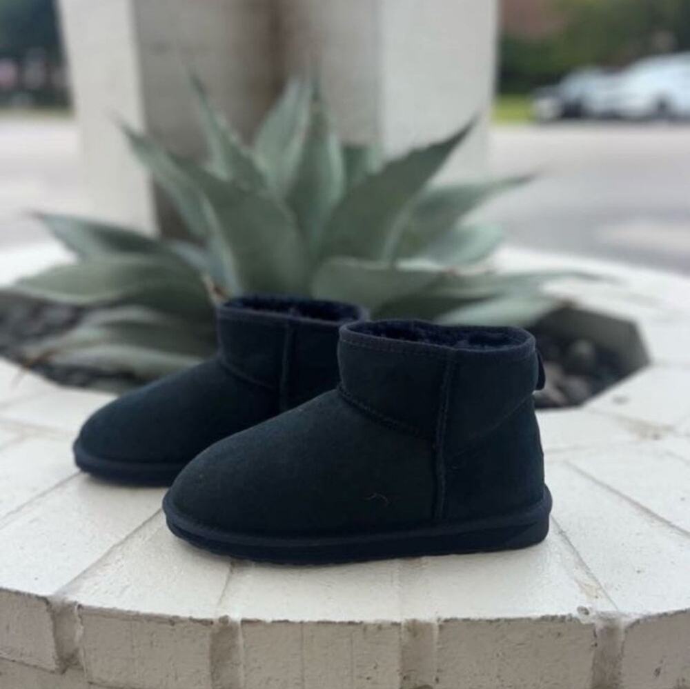 Brand New Emu Micro Stinger Boots in Midnight